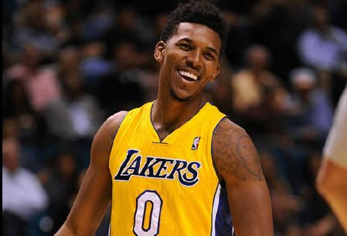 [图]莱昂纳多传射李新翔破门 上海海港3-1河南队五轮不败