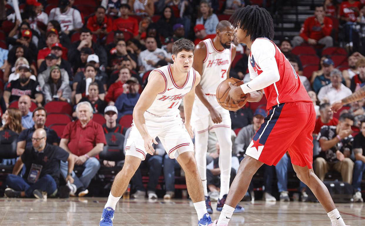 丹尼尔斯达成生涯第400次抢断，NBA历史第六年轻