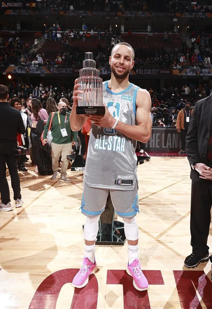 亚军+四强被B组战队无情零封？JDG无畏引热议：一万观众怒评2.3分