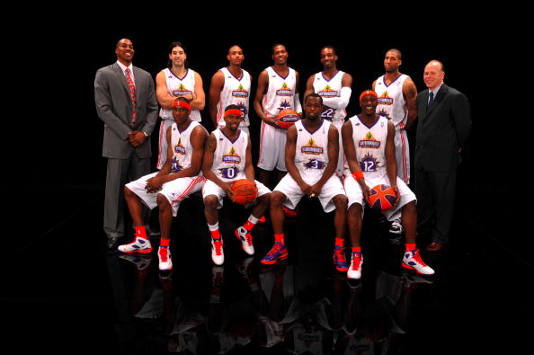 第9分钟 ｜ 伊尔迪兹在禁区内狭小空间摆脱防守起脚射门，穆里奇做出扑救 ⚪️⚫️ #萨索罗尤文 [0-0] 来源：尤文官方推特