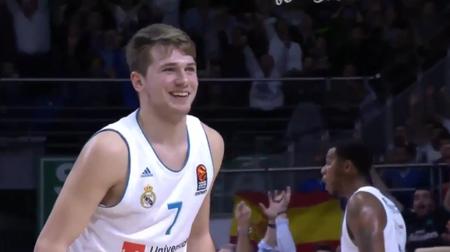 勇士惨败！巴特勒空砍30+7，库里创NBA第2神迹，鹰王狂轰23+11+6