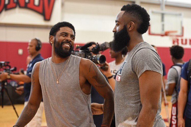 记者：弗里克取消了巴萨今天的训练，球员们前往吉达观光